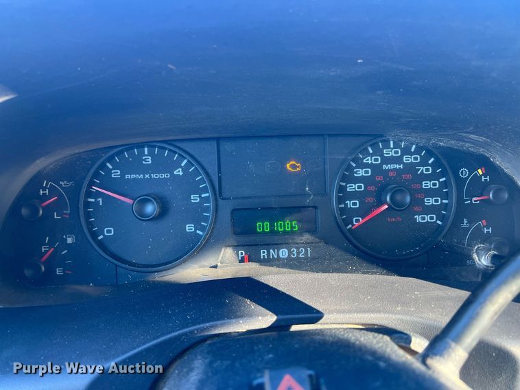 image for item OA9021 2005 Ford F350  flatbed pickup truck