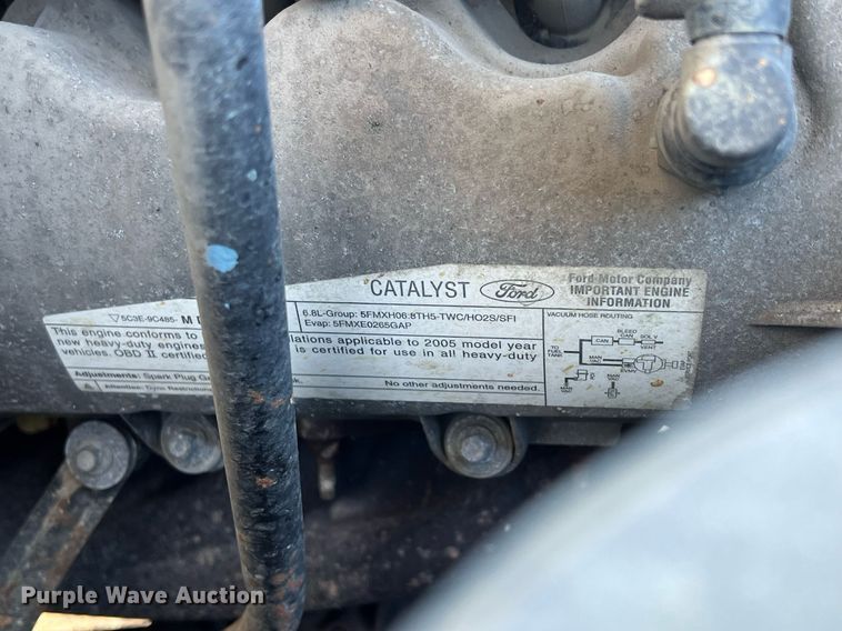 image for item OA9021 2005 Ford F350  flatbed pickup truck