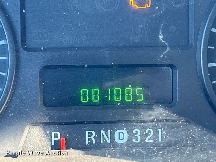 image for item OA9021 2005 Ford F350  flatbed pickup truck