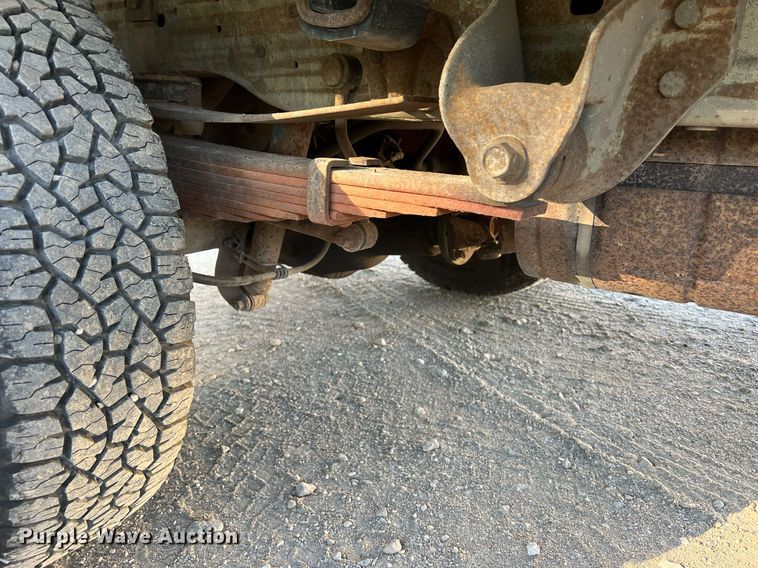 image for item OA9021 2005 Ford F350  flatbed pickup truck