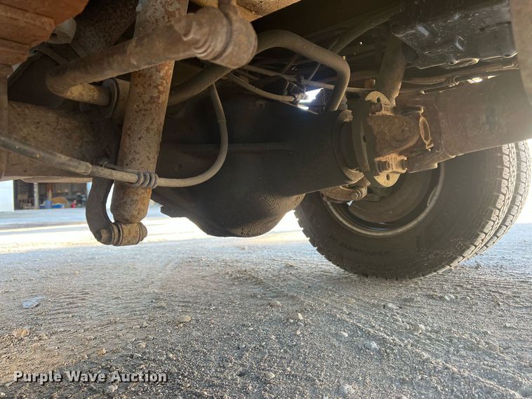 image for item OA9021 2005 Ford F350  flatbed pickup truck