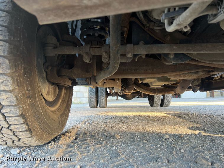 image for item OA9021 2005 Ford F350  flatbed pickup truck