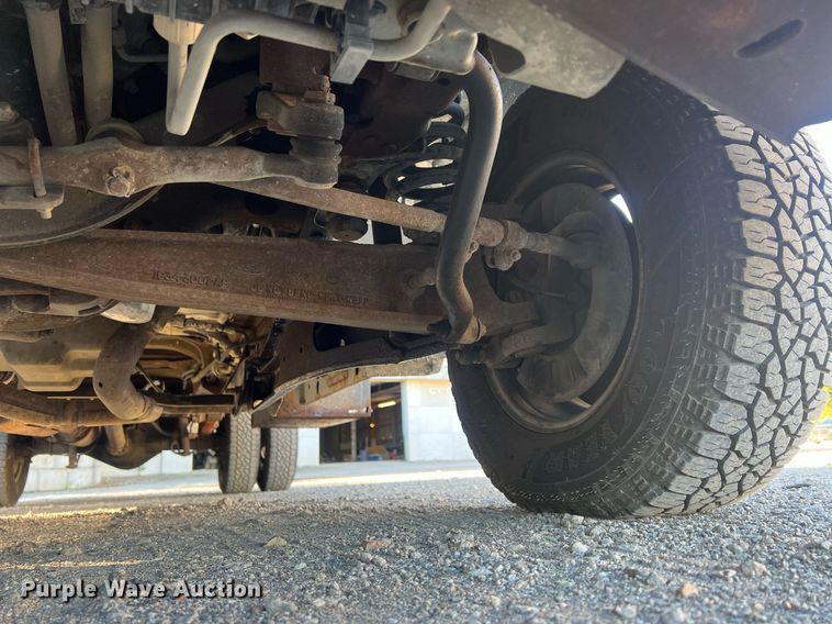 image for item OA9021 2005 Ford F350  flatbed pickup truck