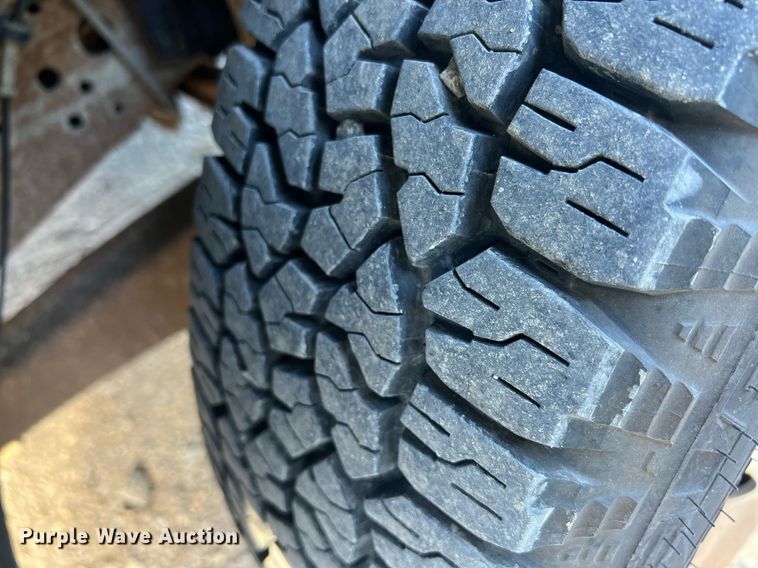 image for item OA9021 2005 Ford F350  flatbed pickup truck