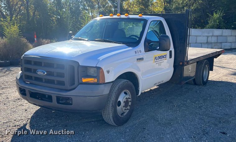 image for item OA9022 2005 Ford F350  flatbed pickup truck