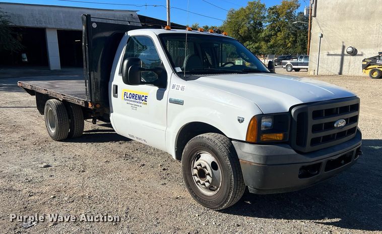image for item OA9022 2005 Ford F350  flatbed pickup truck