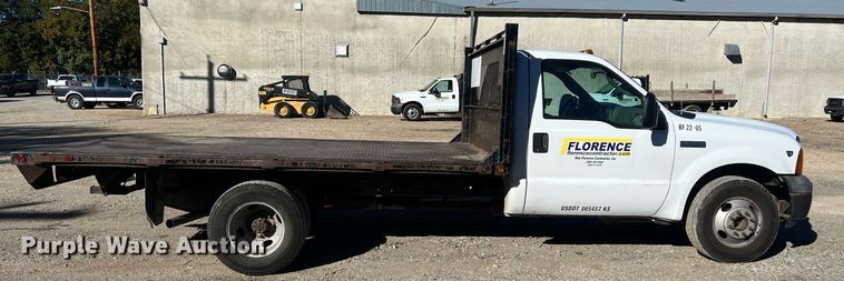 image for item OA9022 2005 Ford F350  flatbed pickup truck