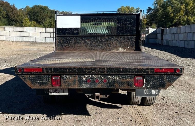 image for item OA9022 2005 Ford F350  flatbed pickup truck