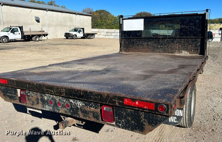 image for item OA9022 2005 Ford F350  flatbed pickup truck