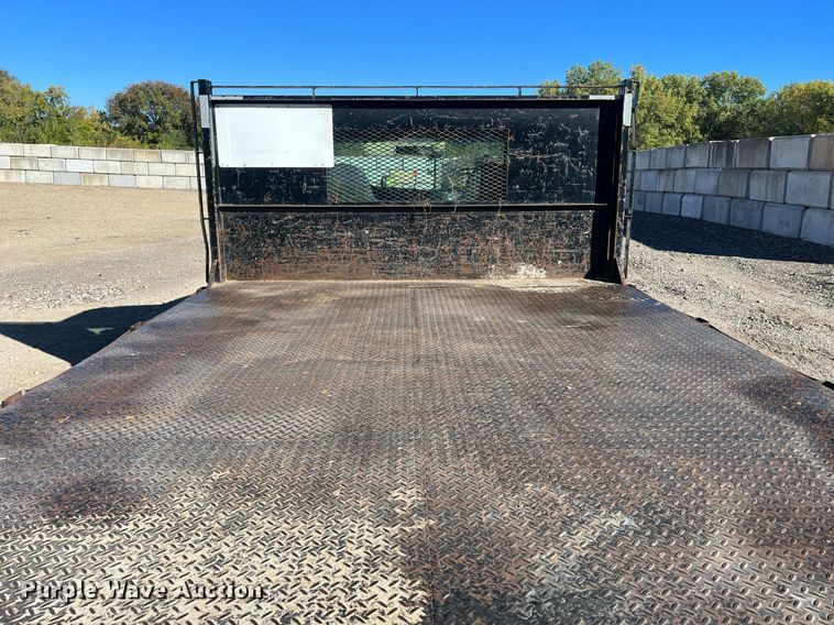 image for item OA9022 2005 Ford F350  flatbed pickup truck