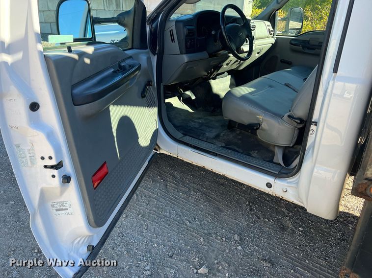 image for item OA9022 2005 Ford F350  flatbed pickup truck