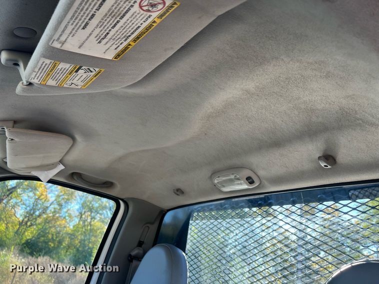 image for item OA9022 2005 Ford F350  flatbed pickup truck