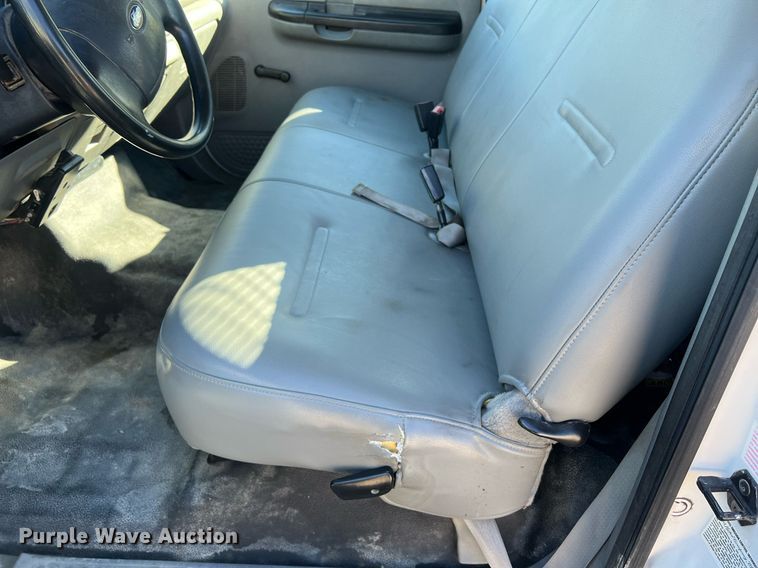 image for item OA9022 2005 Ford F350  flatbed pickup truck