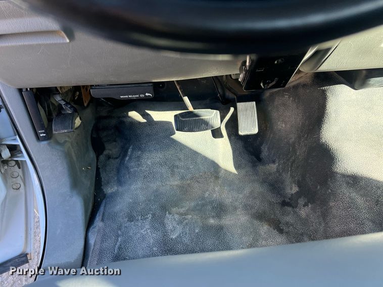 image for item OA9022 2005 Ford F350  flatbed pickup truck