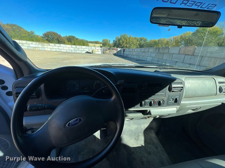 image for item OA9022 2005 Ford F350  flatbed pickup truck