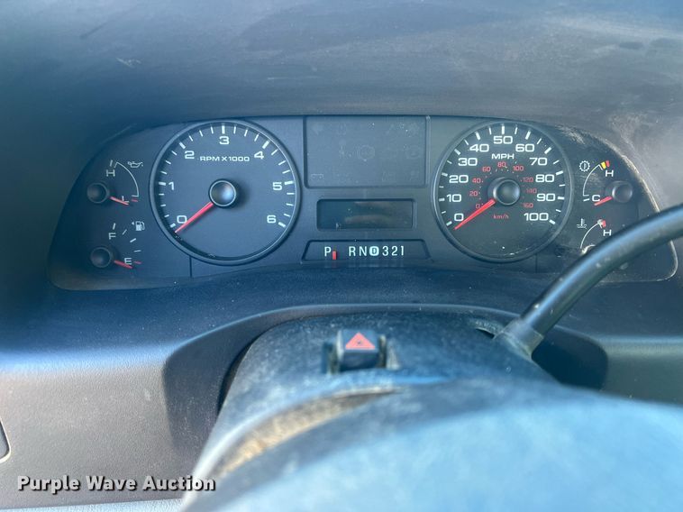 image for item OA9022 2005 Ford F350  flatbed pickup truck