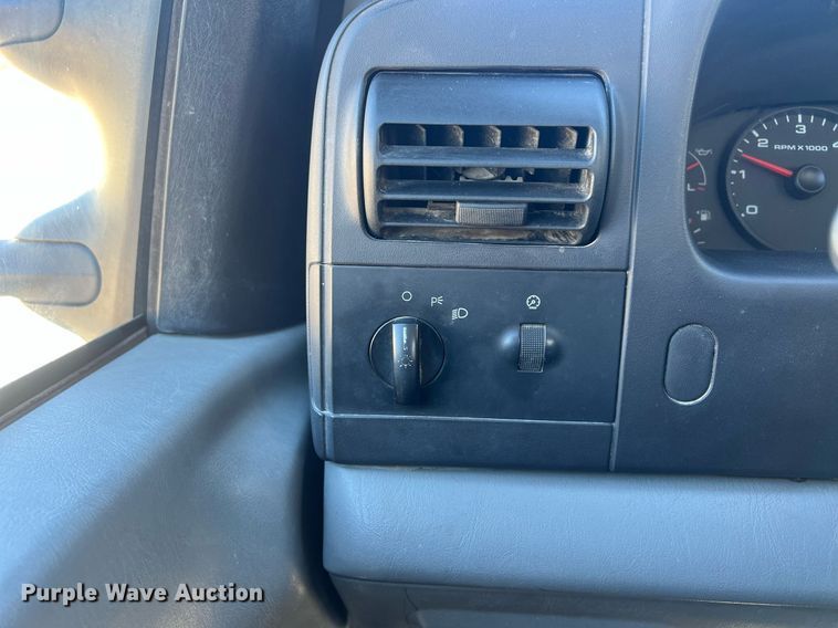 image for item OA9022 2005 Ford F350  flatbed pickup truck