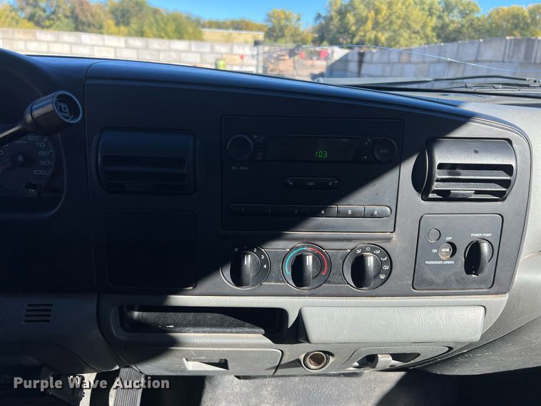 image for item OA9022 2005 Ford F350  flatbed pickup truck