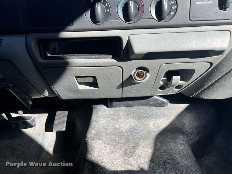 image for item OA9022 2005 Ford F350  flatbed pickup truck