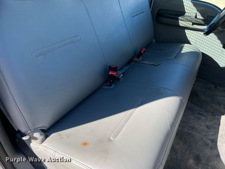 image for item OA9022 2005 Ford F350  flatbed pickup truck