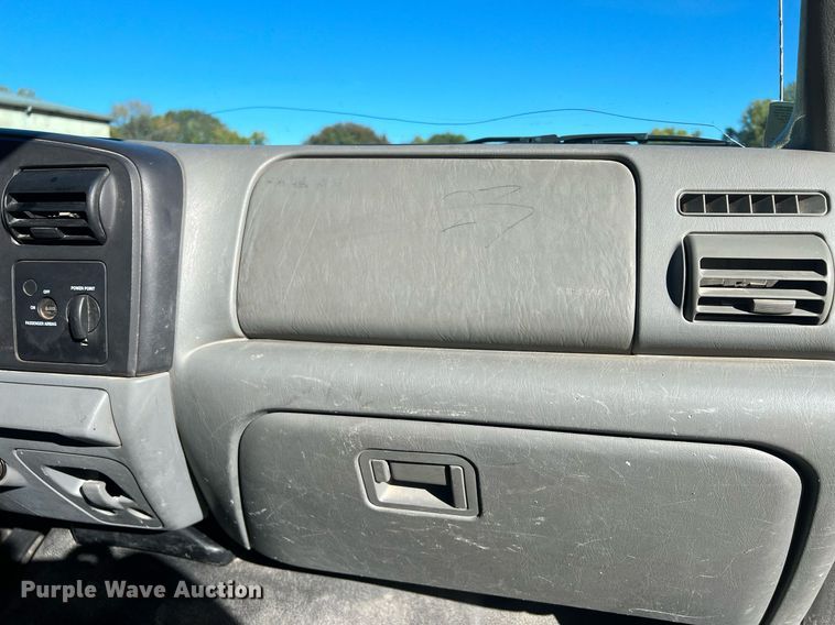 image for item OA9022 2005 Ford F350  flatbed pickup truck