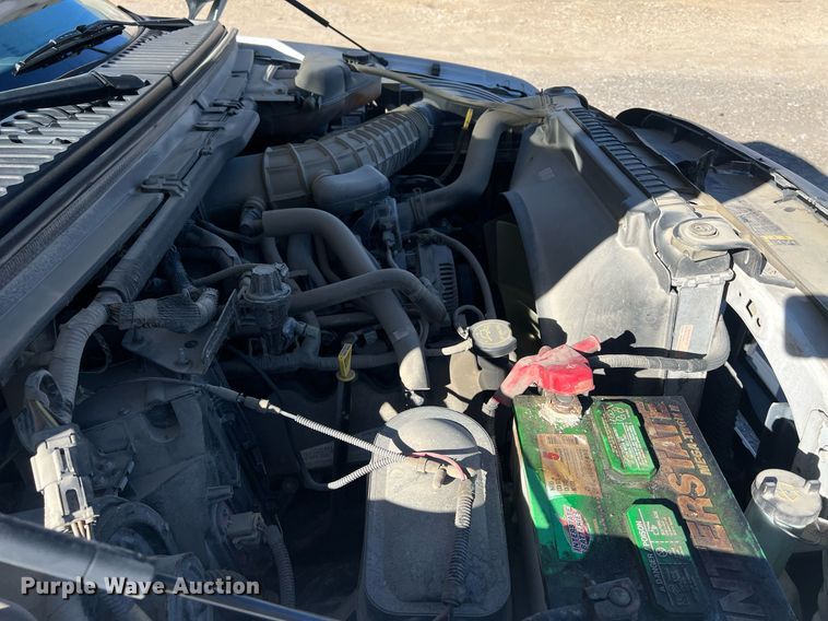 image for item OA9022 2005 Ford F350  flatbed pickup truck