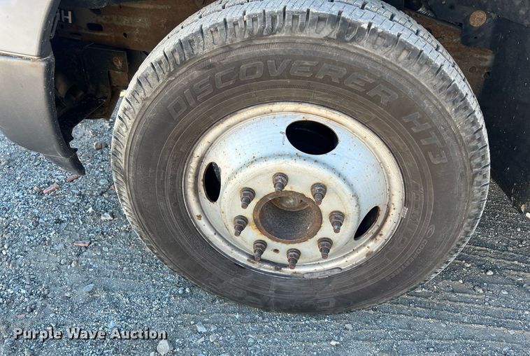 image for item OA9022 2005 Ford F350  flatbed pickup truck