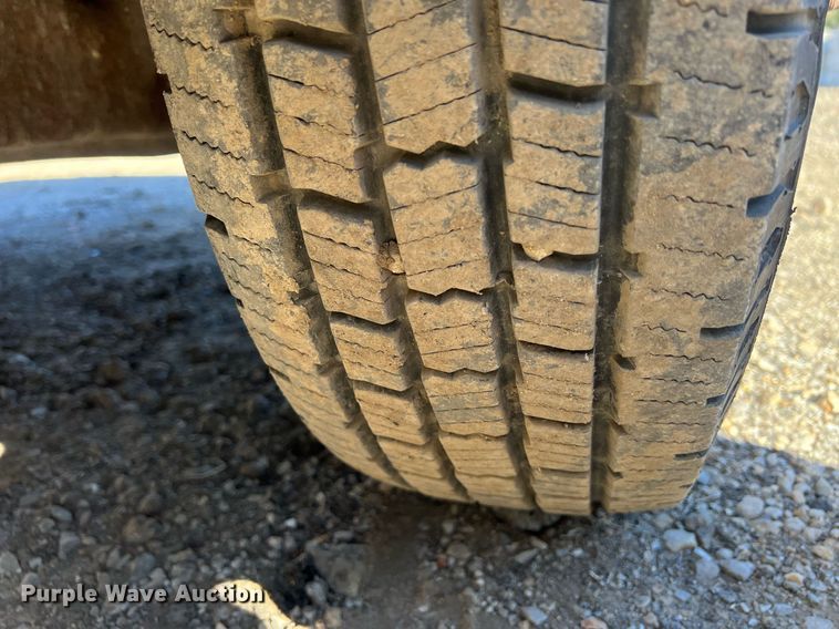 image for item OA9022 2005 Ford F350  flatbed pickup truck