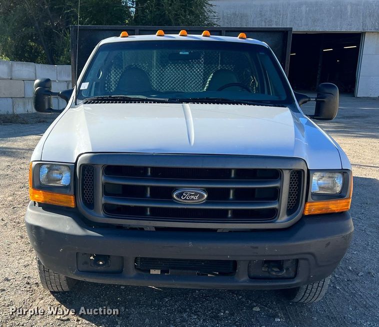 image for item OA9023 2000 Ford F350  flatbed pickup truck