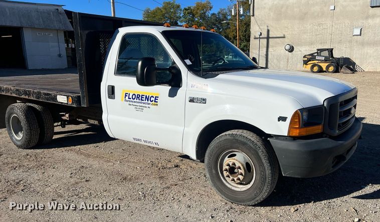 image for item OA9023 2000 Ford F350  flatbed pickup truck