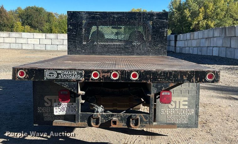 image for item OA9023 2000 Ford F350  flatbed pickup truck