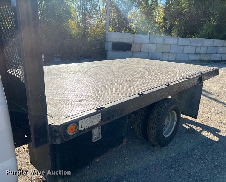 image for item OA9023 2000 Ford F350  flatbed pickup truck