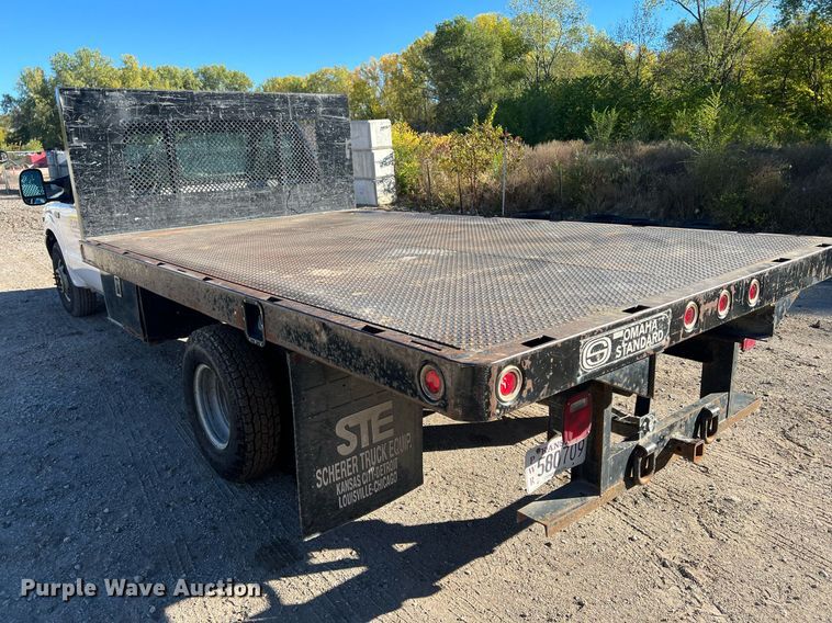 image for item OA9023 2000 Ford F350  flatbed pickup truck