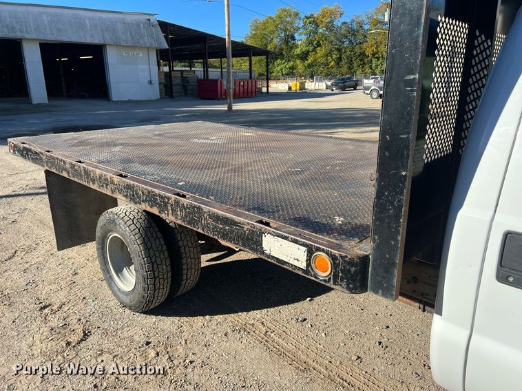 image for item OA9023 2000 Ford F350  flatbed pickup truck