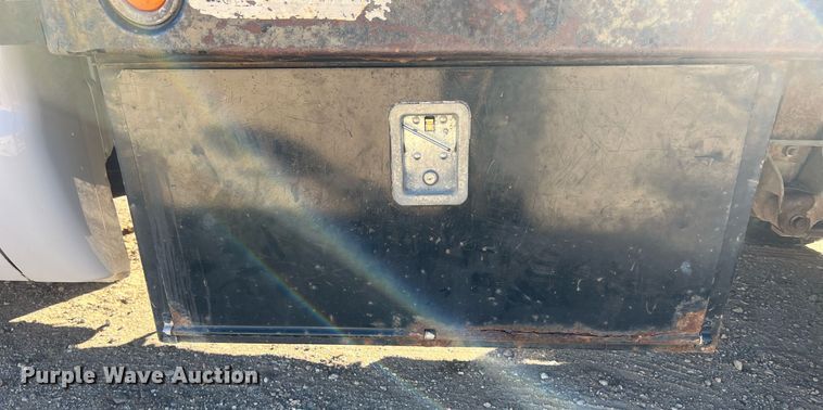 image for item OA9023 2000 Ford F350  flatbed pickup truck