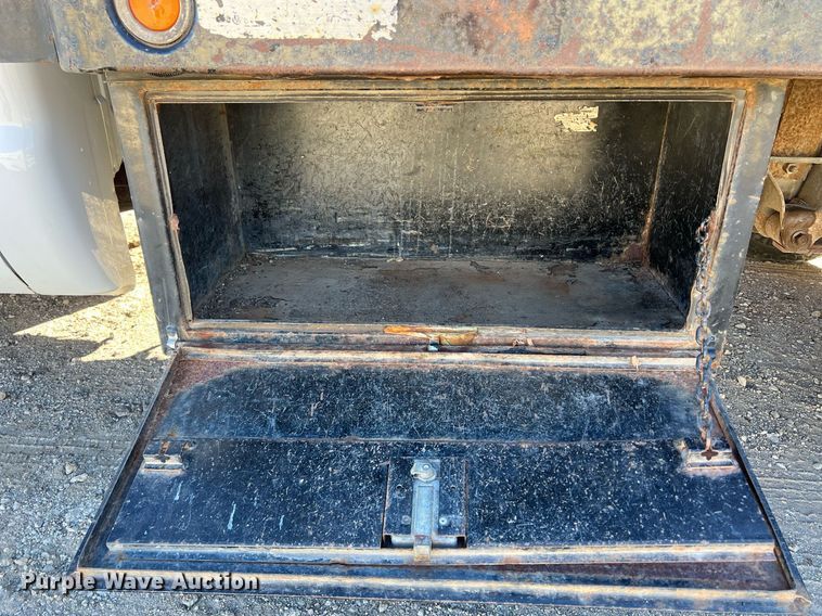 image for item OA9023 2000 Ford F350  flatbed pickup truck