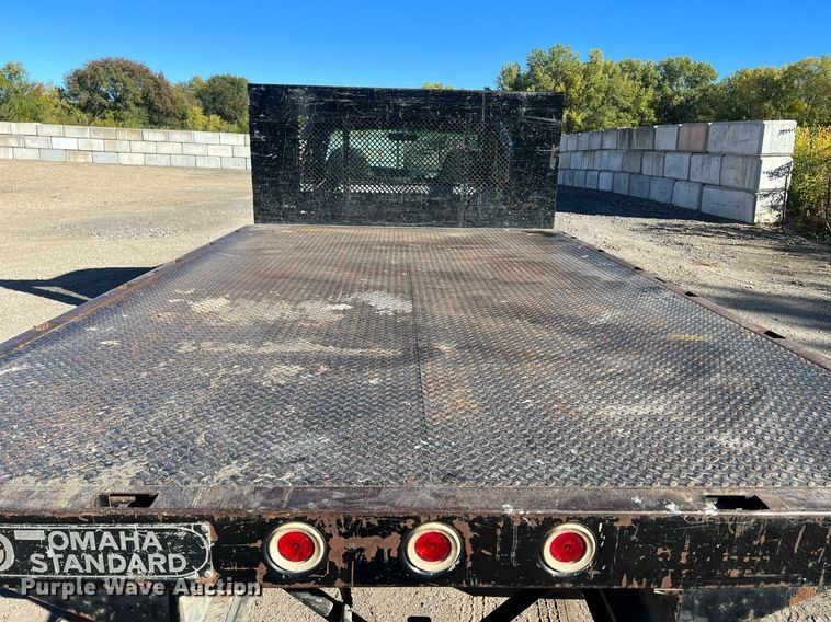 image for item OA9023 2000 Ford F350  flatbed pickup truck