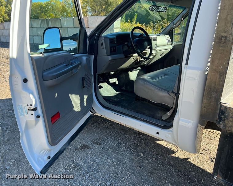 image for item OA9023 2000 Ford F350  flatbed pickup truck