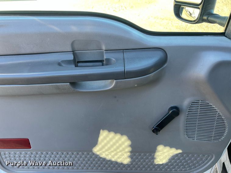 image for item OA9023 2000 Ford F350  flatbed pickup truck