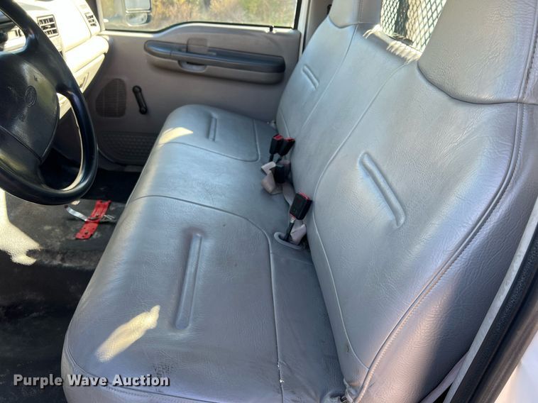 image for item OA9023 2000 Ford F350  flatbed pickup truck