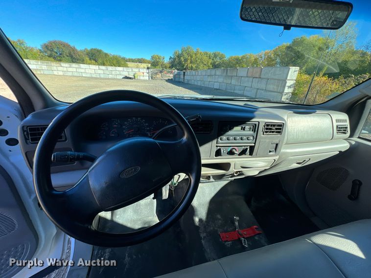 image for item OA9023 2000 Ford F350  flatbed pickup truck