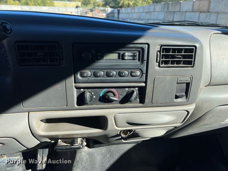 image for item OA9023 2000 Ford F350  flatbed pickup truck