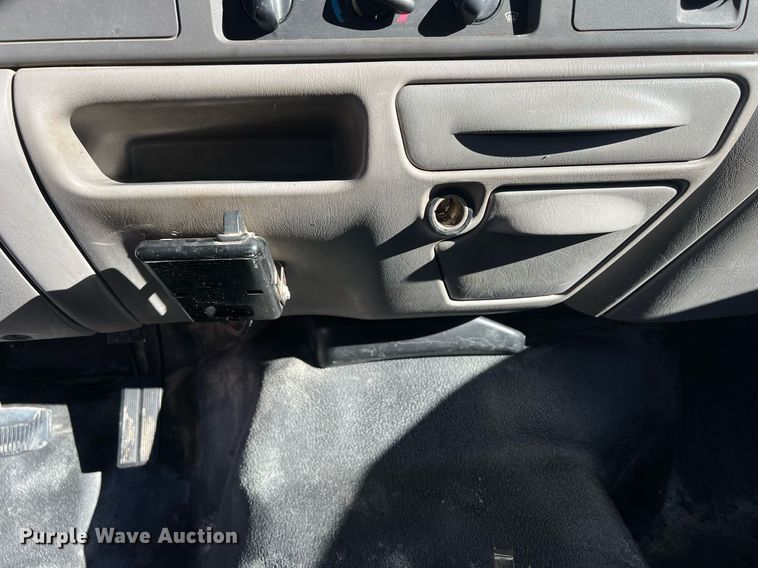 image for item OA9023 2000 Ford F350  flatbed pickup truck