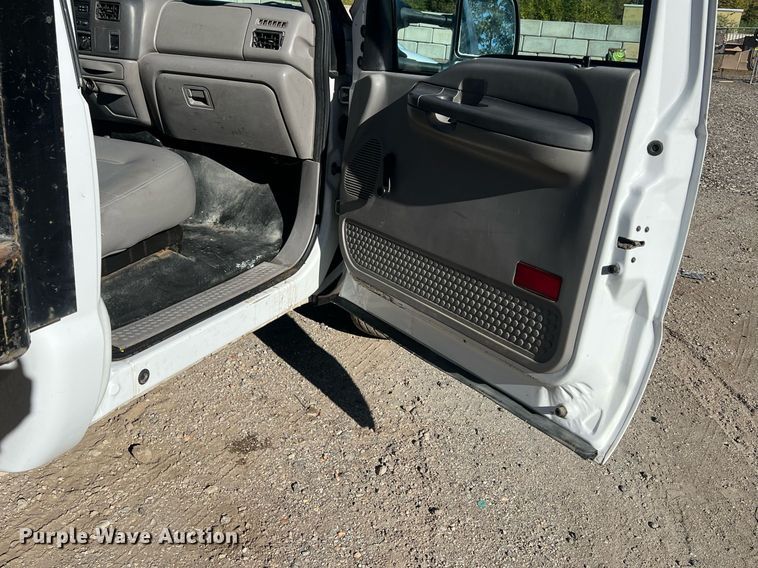 image for item OA9023 2000 Ford F350  flatbed pickup truck