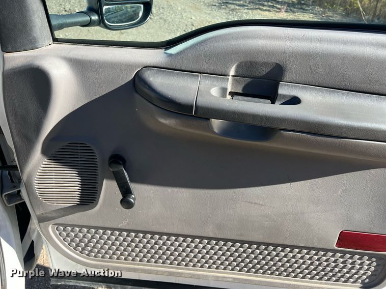 image for item OA9023 2000 Ford F350  flatbed pickup truck