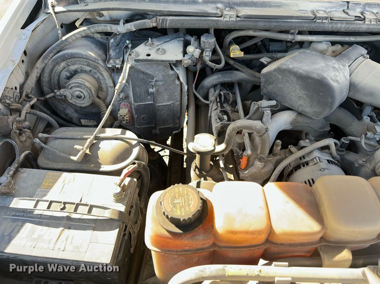 image for item OA9023 2000 Ford F350  flatbed pickup truck