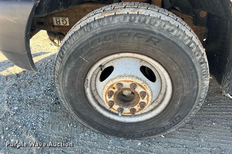 image for item OA9023 2000 Ford F350  flatbed pickup truck