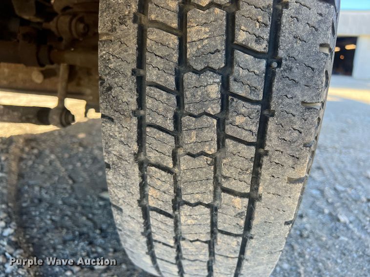 image for item OA9023 2000 Ford F350  flatbed pickup truck