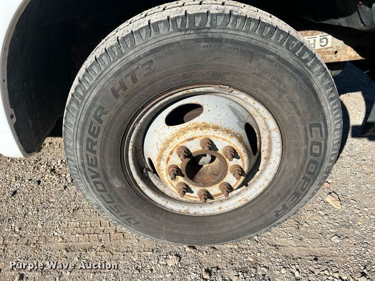 image for item OA9023 2000 Ford F350  flatbed pickup truck