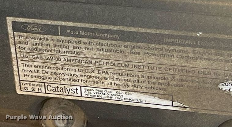 image for item OA9023 2000 Ford F350  flatbed pickup truck